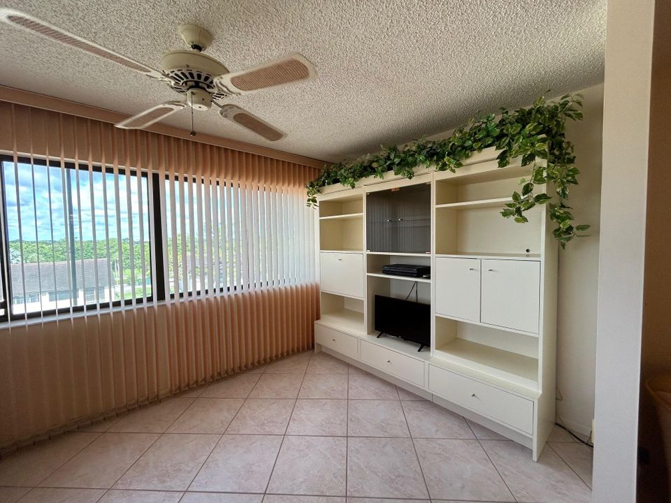 For Sale: $159,900 (2 beds, 2 baths, 1200 Square Feet)