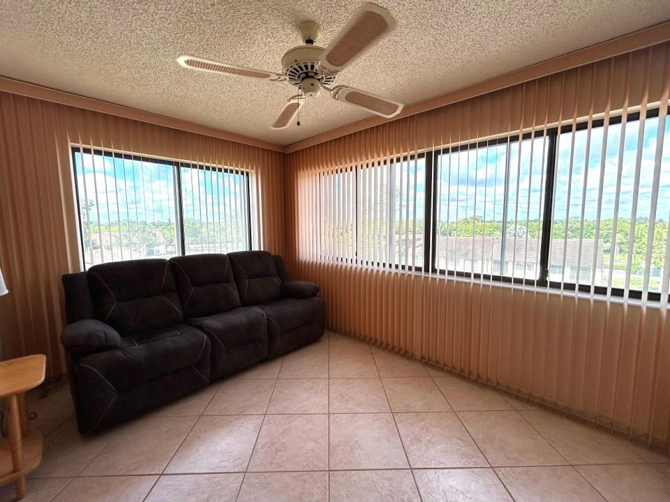For Sale: $159,900 (2 beds, 2 baths, 1200 Square Feet)