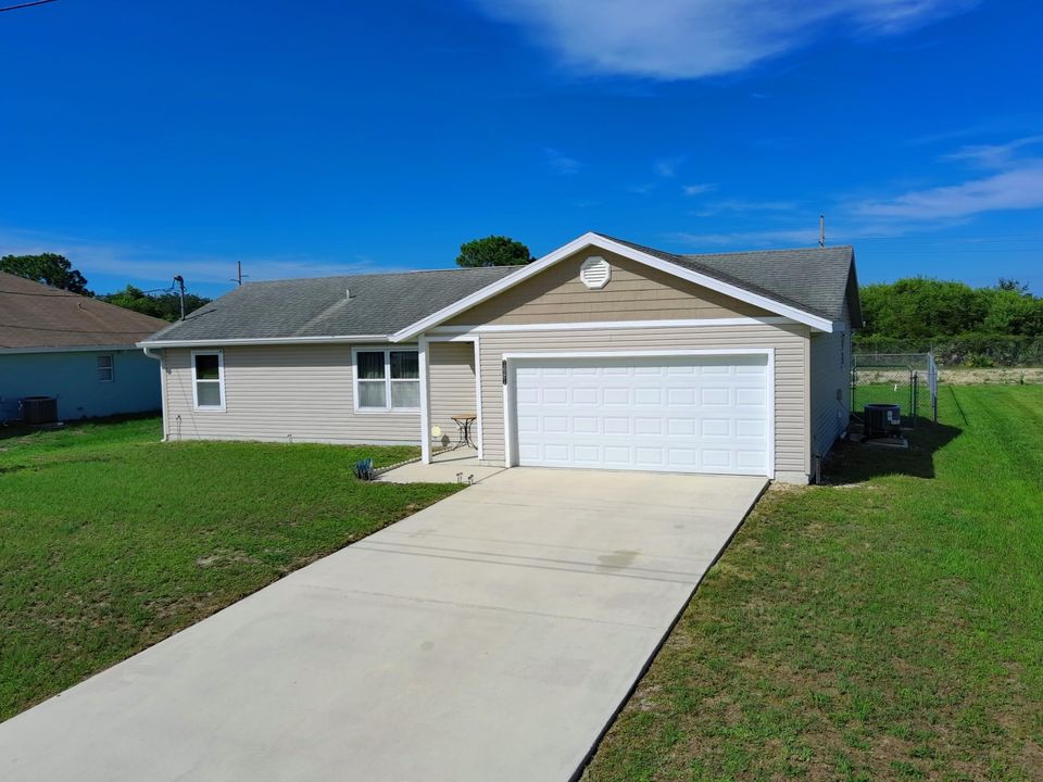 Active With Contract: $289,900 (3 beds, 2 baths, 1056 Square Feet)