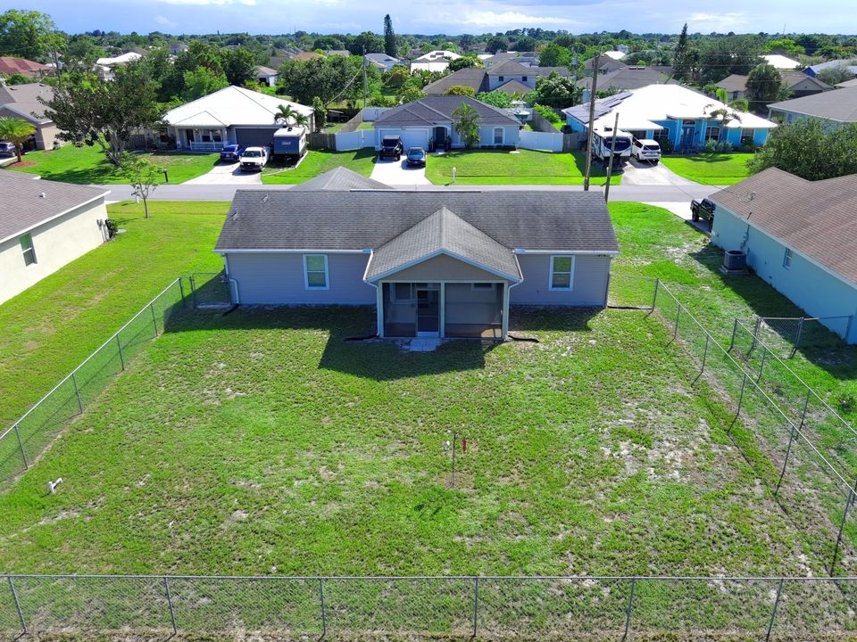 Active With Contract: $289,900 (3 beds, 2 baths, 1056 Square Feet)