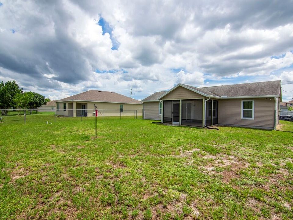 Active With Contract: $289,900 (3 beds, 2 baths, 1056 Square Feet)