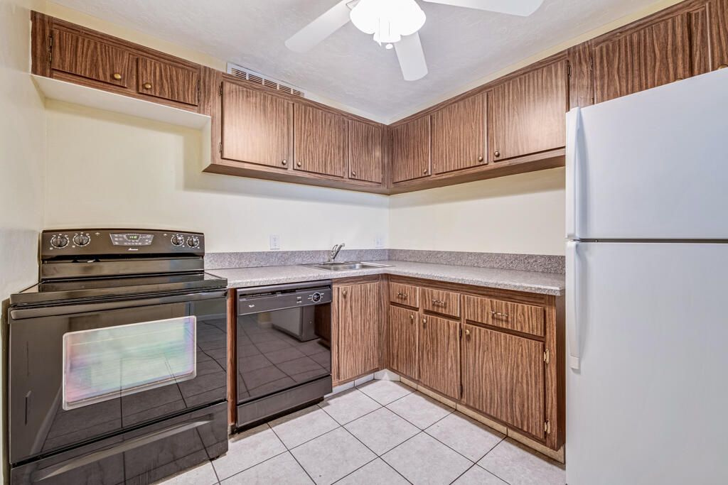 For Sale: $145,000 (2 beds, 2 baths, 1088 Square Feet)