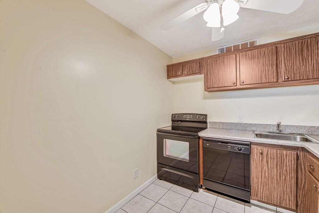 For Sale: $145,000 (2 beds, 2 baths, 1088 Square Feet)