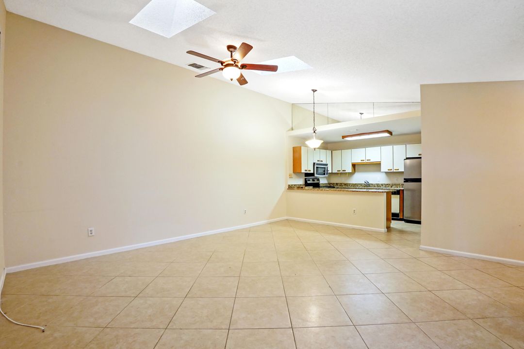 For Sale: $310,000 (2 beds, 2 baths, 1001 Square Feet)