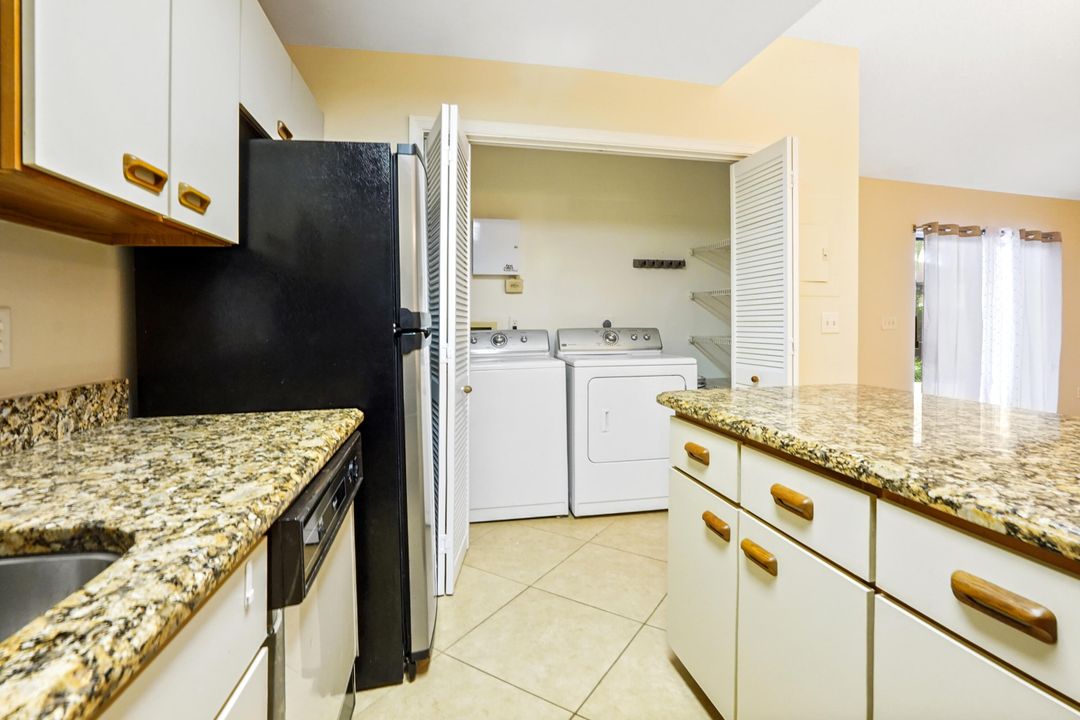 For Sale: $310,000 (2 beds, 2 baths, 1001 Square Feet)