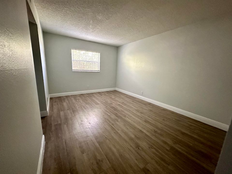 For Rent: $2,100 (2 beds, 2 baths, 950 Square Feet)