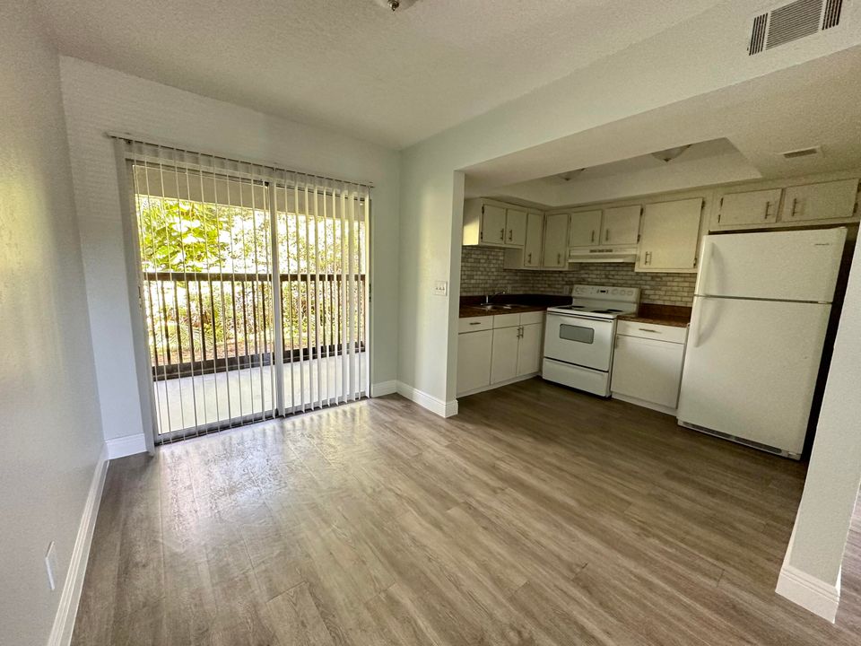 For Rent: $2,100 (2 beds, 2 baths, 950 Square Feet)