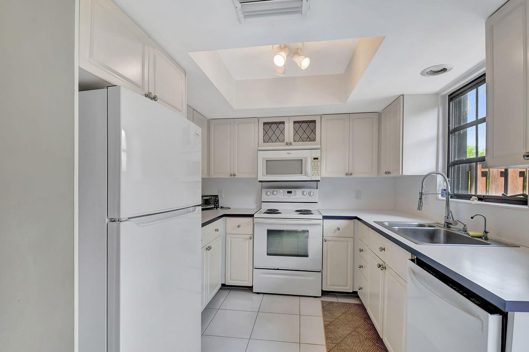 For Sale: $835,000 (2 beds, 2 baths, 1326 Square Feet)