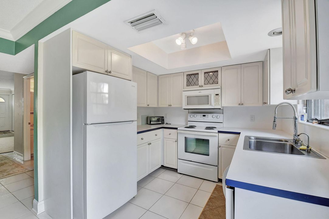 For Sale: $835,000 (2 beds, 2 baths, 1326 Square Feet)