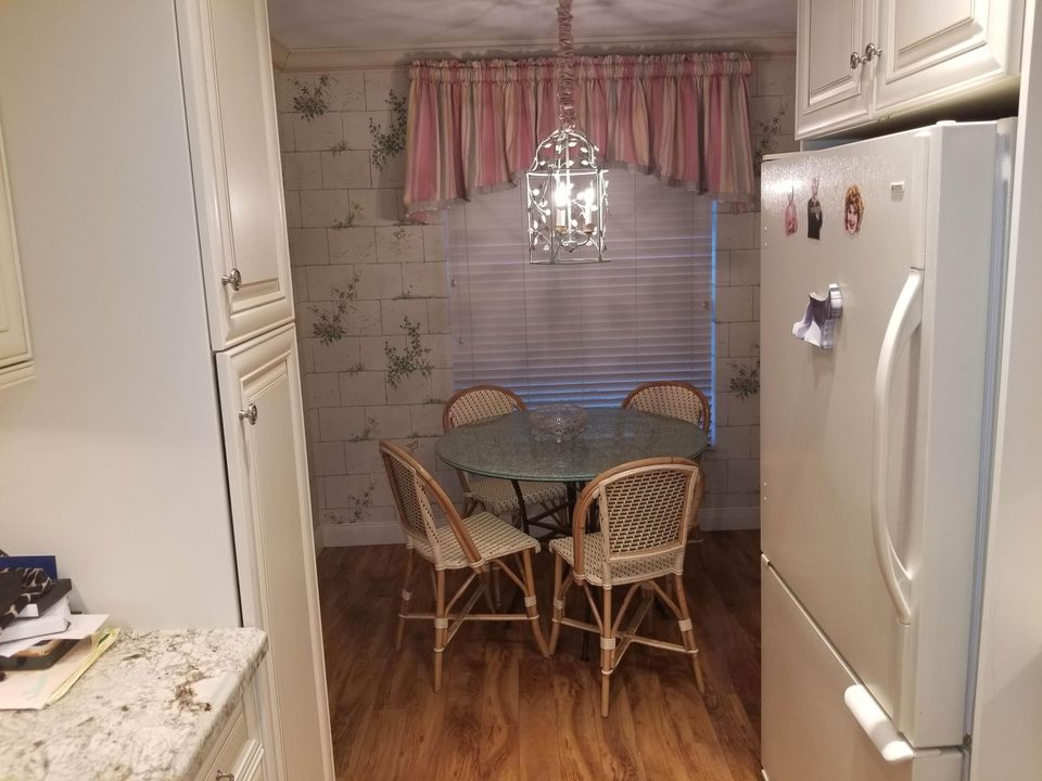 For Rent: $4,000 (2 beds, 2 baths, 1050 Square Feet)