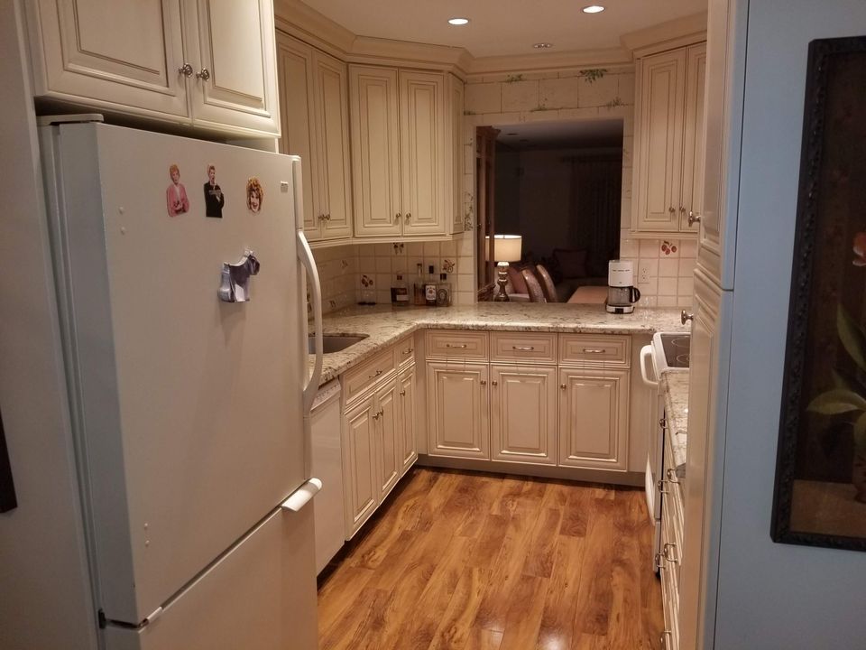 For Rent: $4,000 (2 beds, 2 baths, 1050 Square Feet)