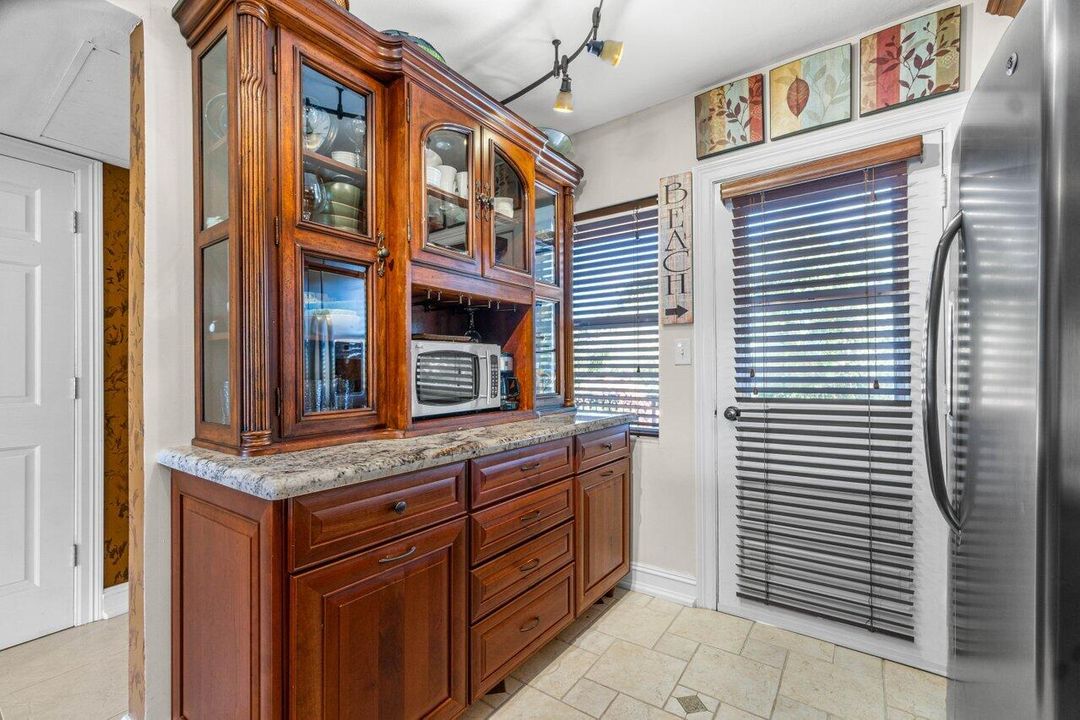 For Sale: $439,900 (1 beds, 1 baths, 793 Square Feet)