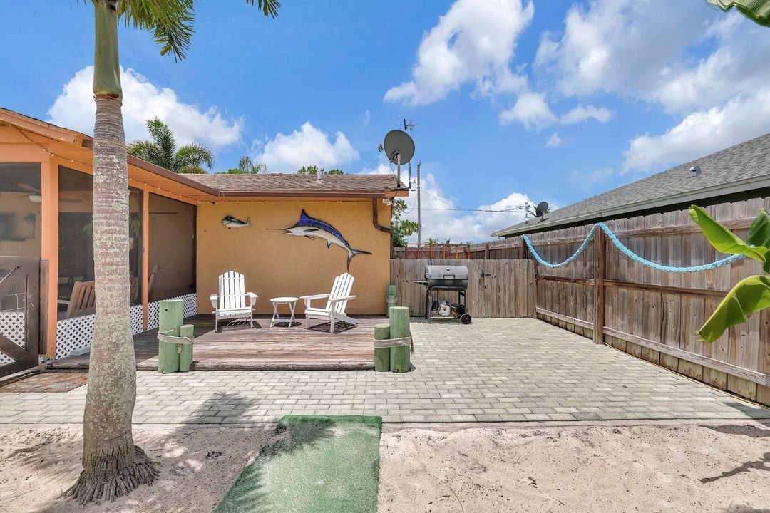 For Sale: $325,000 (2 beds, 2 baths, 1240 Square Feet)