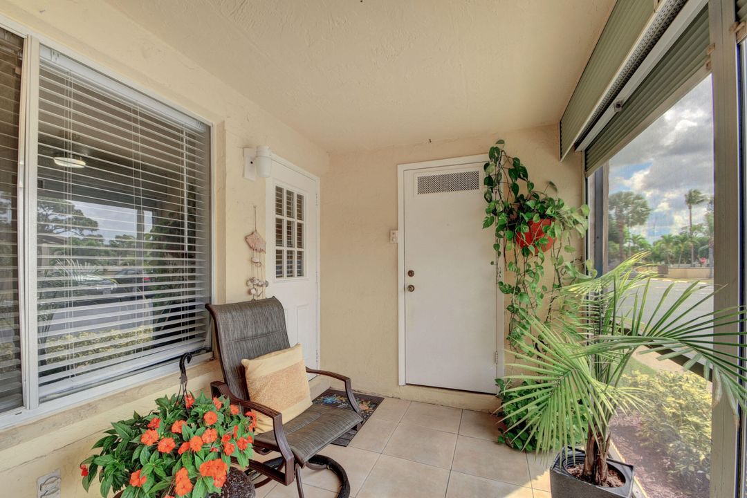 For Sale: $188,000 (2 beds, 2 baths, 935 Square Feet)