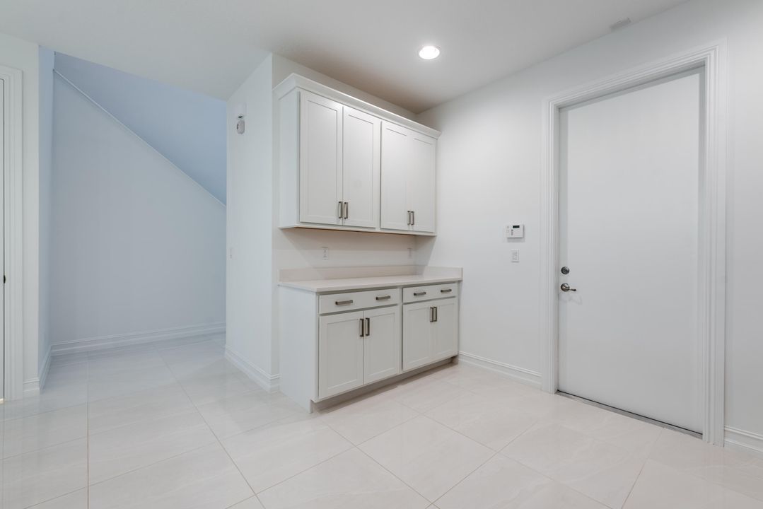 For Sale: $565,000 (3 beds, 2 baths, 2525 Square Feet)