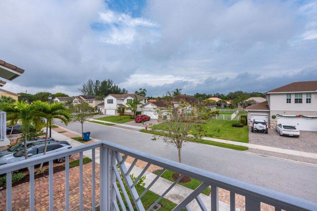 For Sale: $565,000 (3 beds, 2 baths, 2525 Square Feet)