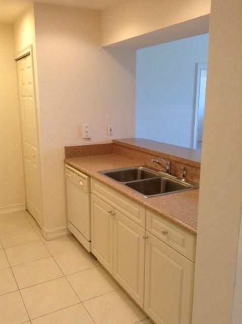 For Rent: $2,275 (2 beds, 2 baths, 1124 Square Feet)