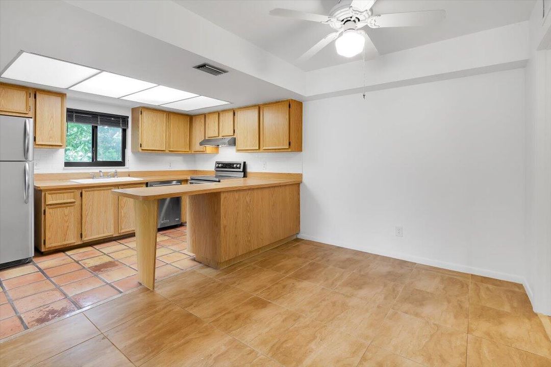 For Rent: $3,500 (2 beds, 2 baths, 1175 Square Feet)