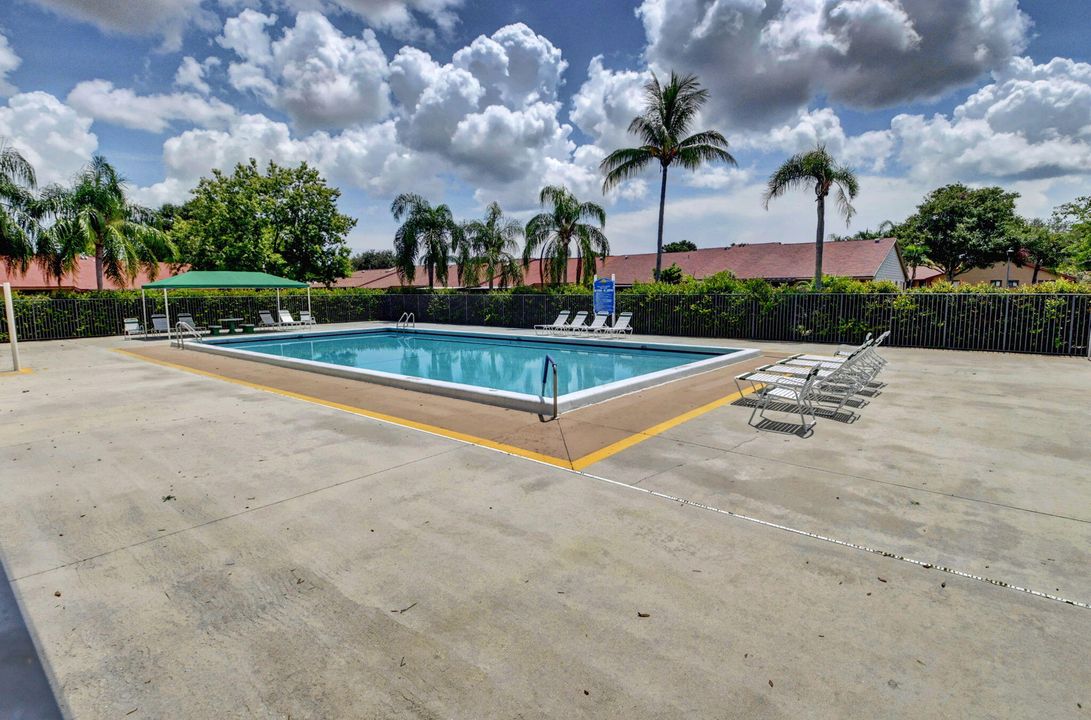 For Sale: $345,000 (2 beds, 2 baths, 1038 Square Feet)