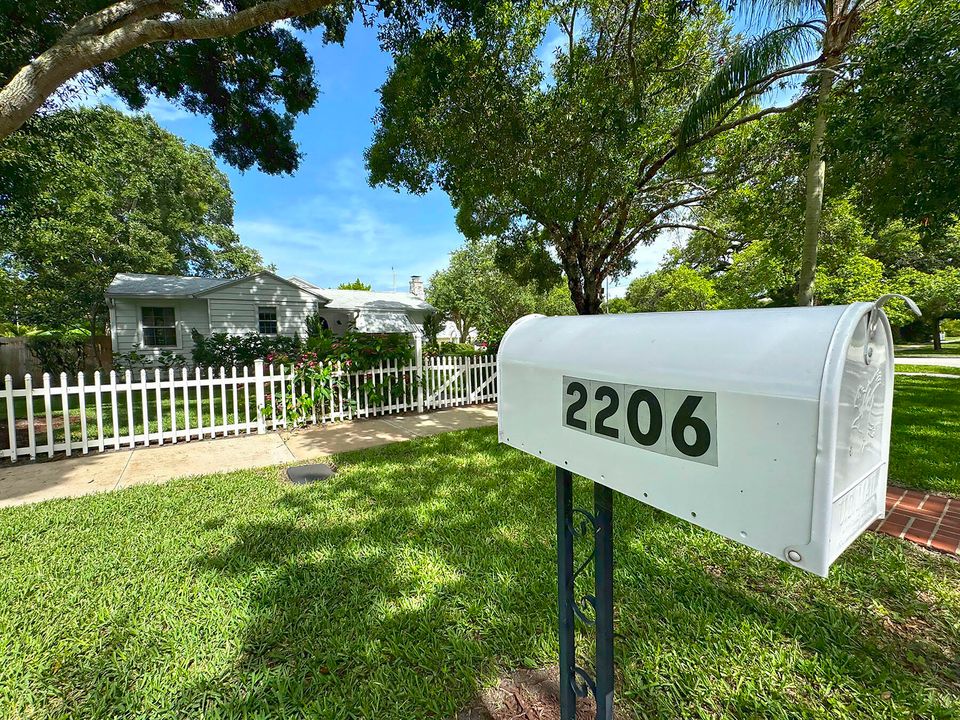 For Sale: $575,000 (3 beds, 2 baths, 1324 Square Feet)