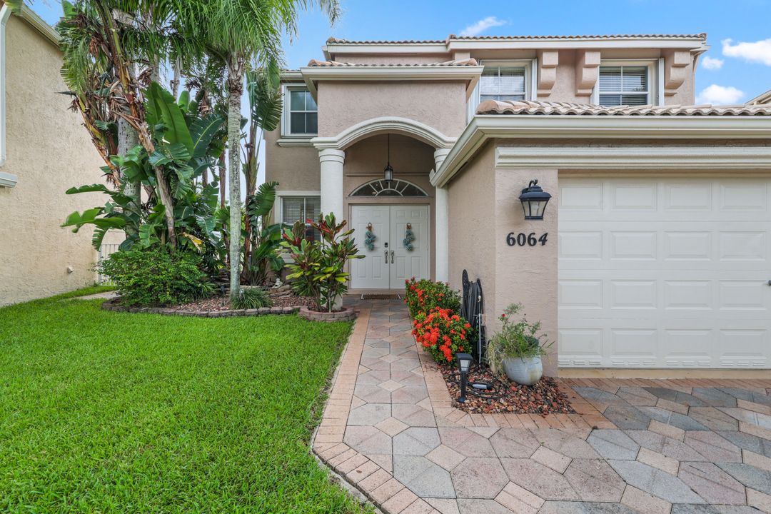 For Sale: $724,900 (4 beds, 2 baths, 2558 Square Feet)