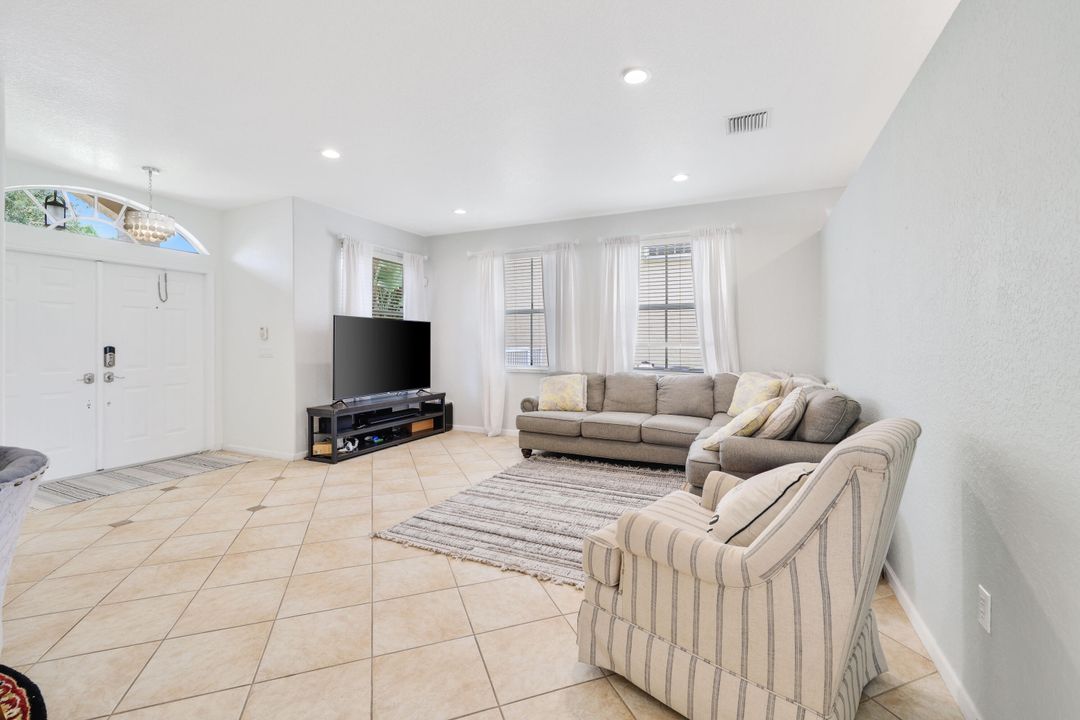 For Sale: $724,900 (4 beds, 2 baths, 2558 Square Feet)
