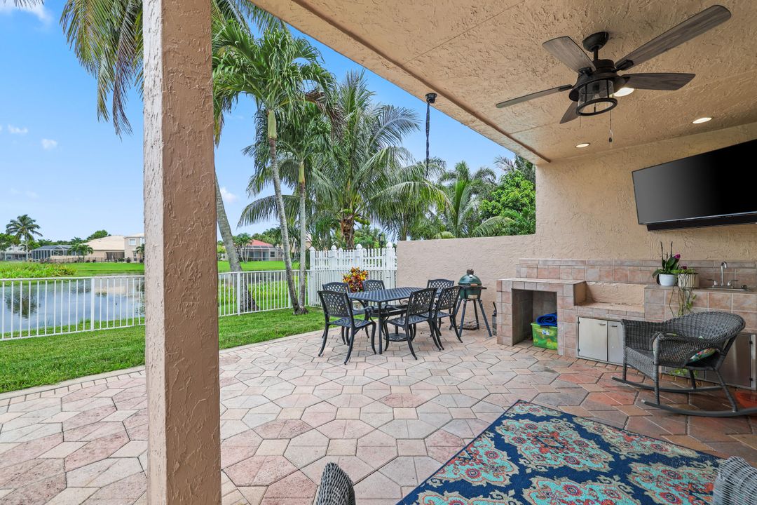 For Sale: $724,900 (4 beds, 2 baths, 2558 Square Feet)