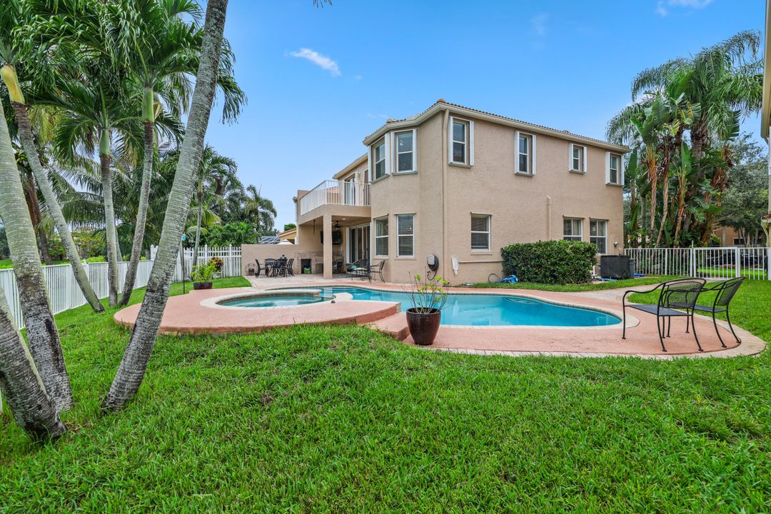 For Sale: $724,900 (4 beds, 2 baths, 2558 Square Feet)