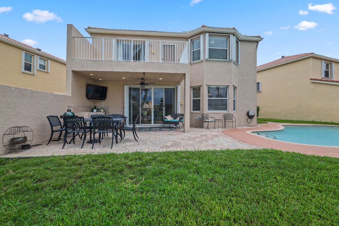 For Sale: $724,900 (4 beds, 2 baths, 2558 Square Feet)