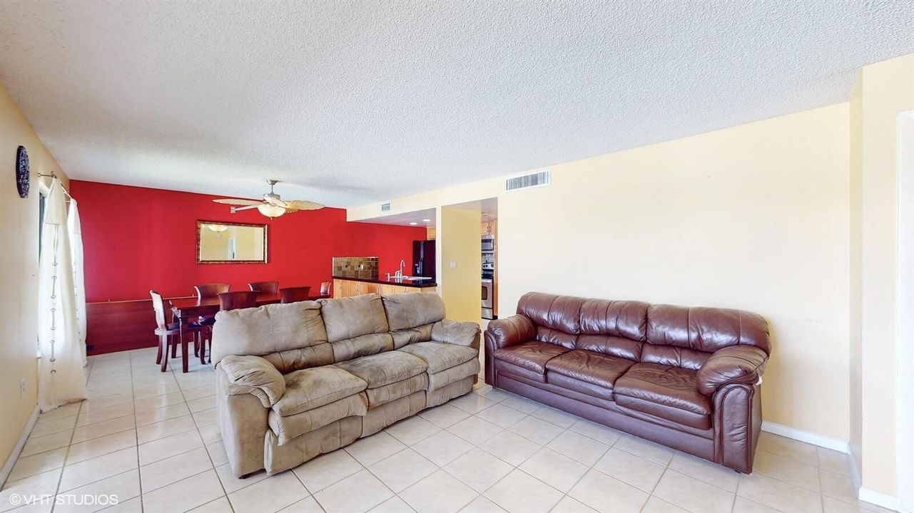 For Sale: $280,000 (2 beds, 2 baths, 1030 Square Feet)