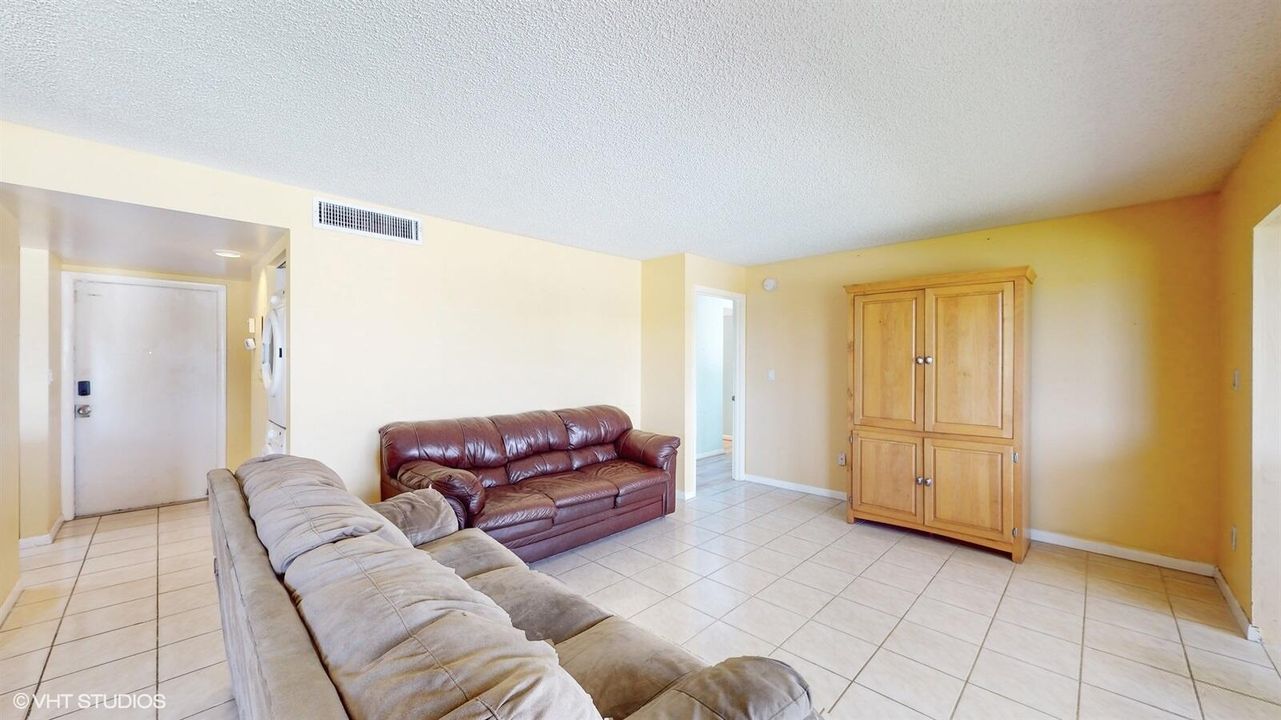 For Sale: $280,000 (2 beds, 2 baths, 1030 Square Feet)