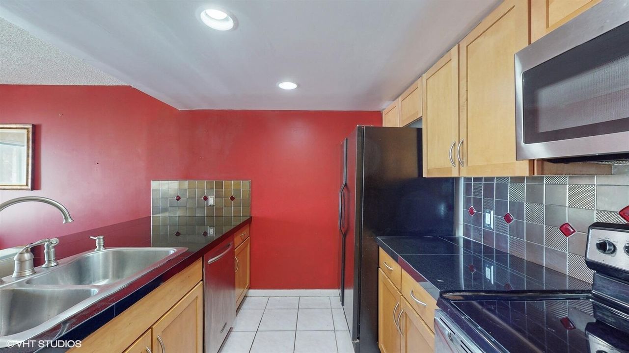 For Sale: $280,000 (2 beds, 2 baths, 1030 Square Feet)