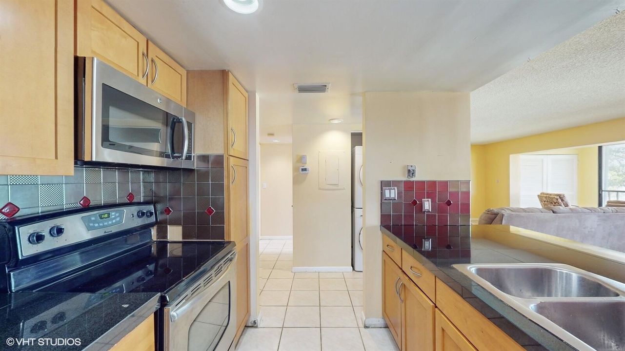 For Sale: $280,000 (2 beds, 2 baths, 1030 Square Feet)