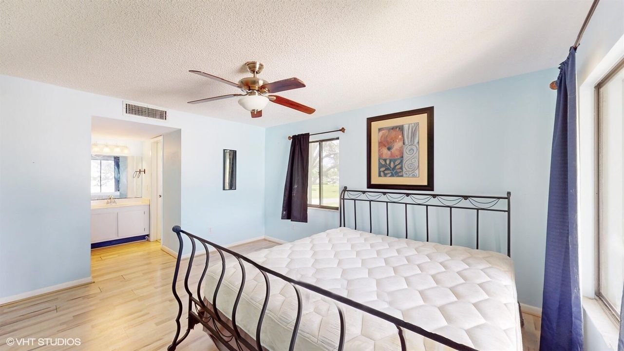 For Sale: $280,000 (2 beds, 2 baths, 1030 Square Feet)