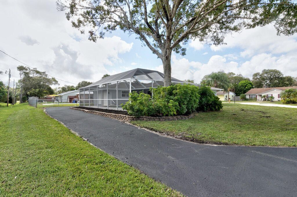 For Sale: $450,000 (3 beds, 2 baths, 1612 Square Feet)