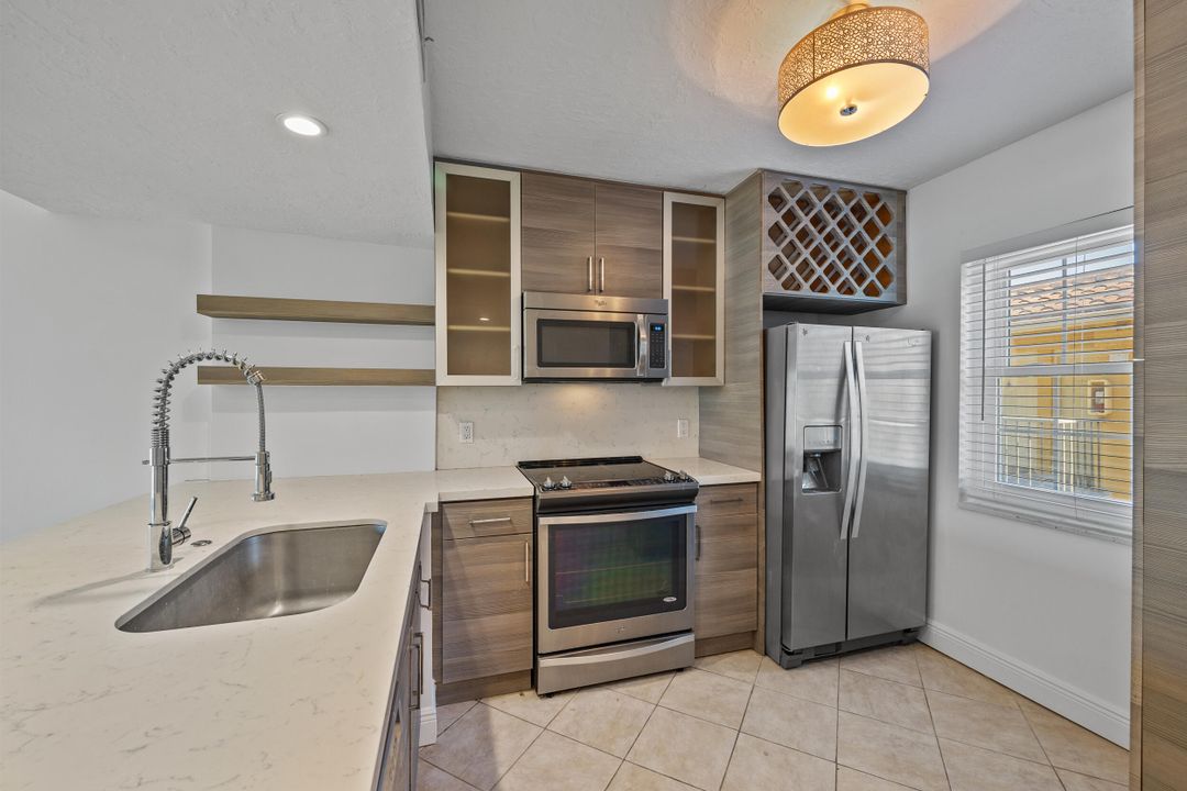 For Sale: $329,000 (2 beds, 2 baths, 1206 Square Feet)