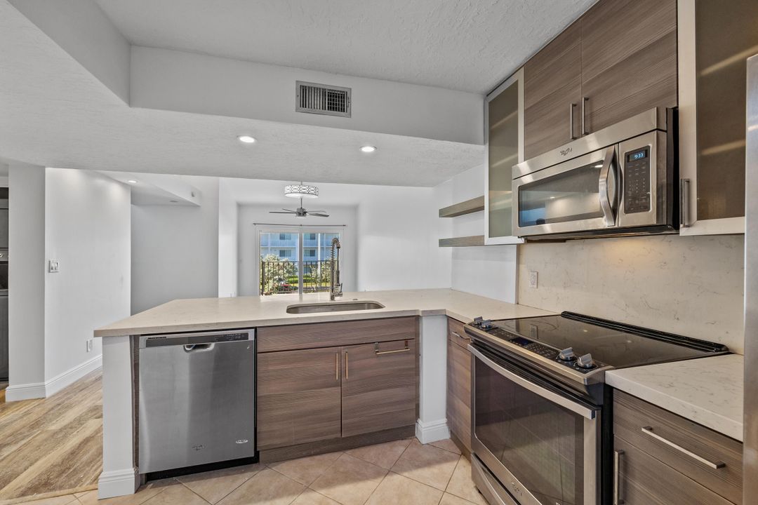 For Sale: $329,000 (2 beds, 2 baths, 1206 Square Feet)