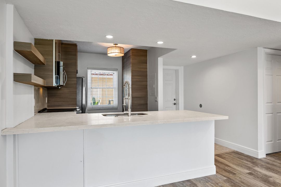 For Sale: $329,000 (2 beds, 2 baths, 1206 Square Feet)