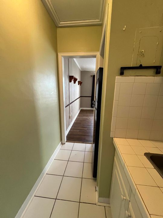 Active With Contract: $1,395 (0 beds, 1 baths, 350 Square Feet)