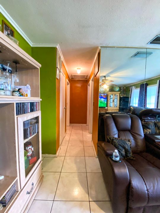 For Sale: $380,000 (3 beds, 2 baths, 1035 Square Feet)