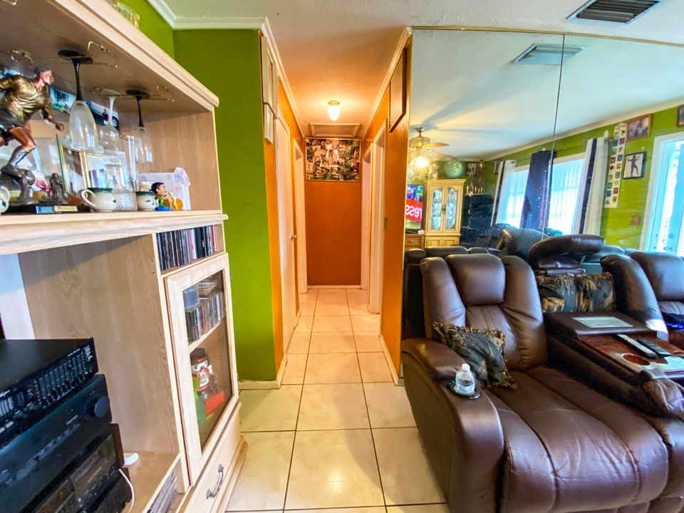For Sale: $380,000 (3 beds, 2 baths, 1035 Square Feet)