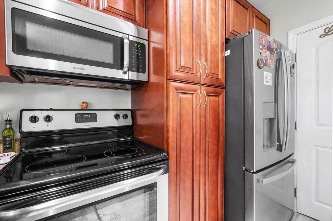 En Venta: $425,000 (3 camas, 2 baños, 1200 Pies cuadrados)