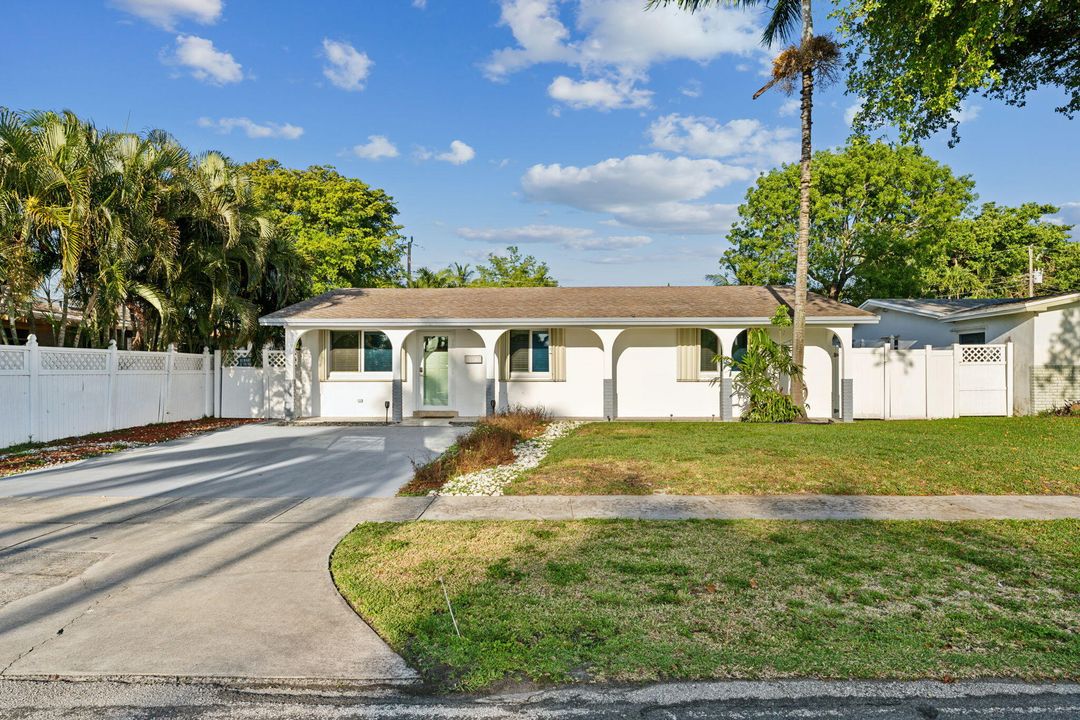 For Sale: $765,000 (2 beds, 2 baths, 1968 Square Feet)