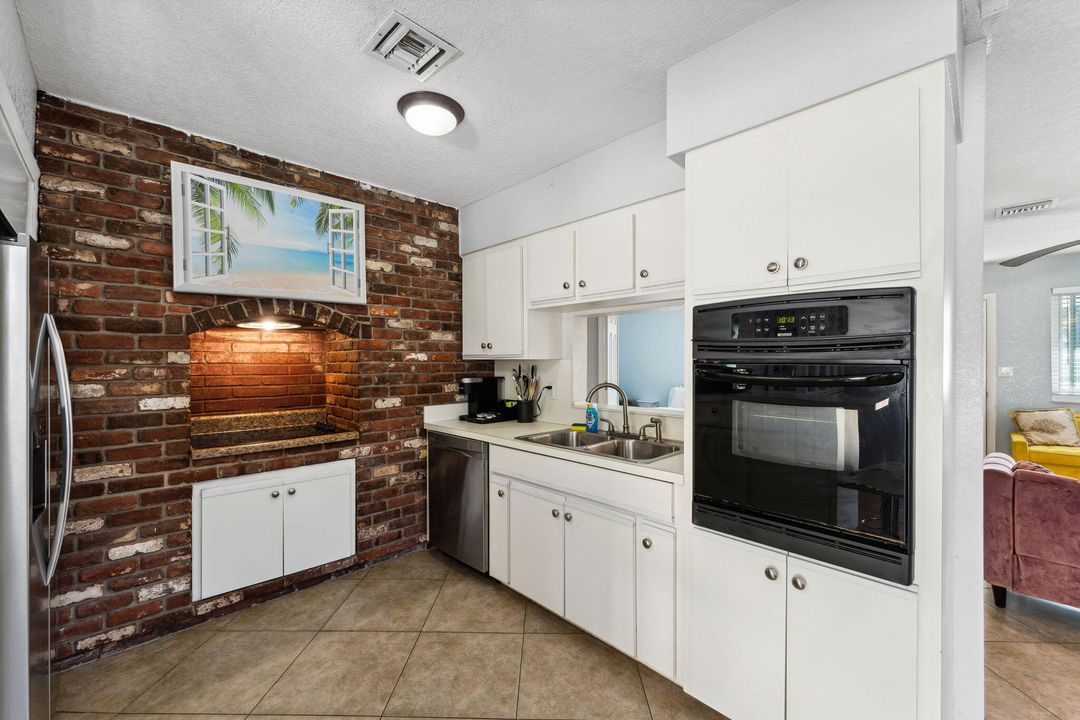 For Sale: $765,000 (2 beds, 2 baths, 1968 Square Feet)