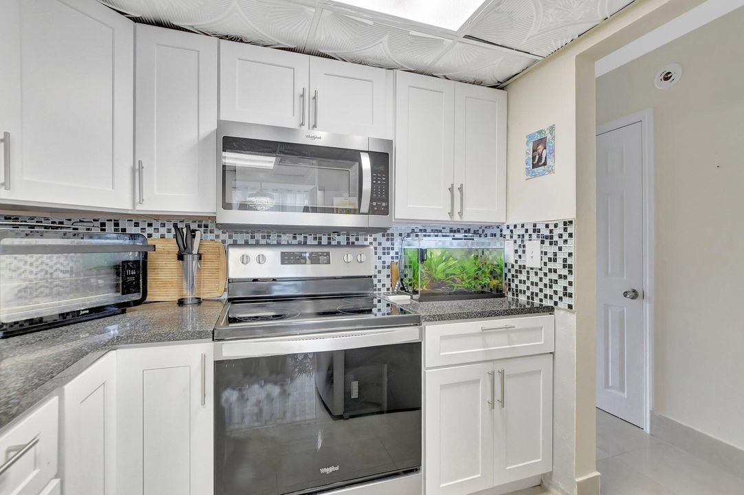 For Sale: $379,000 (2 beds, 2 baths, 1281 Square Feet)