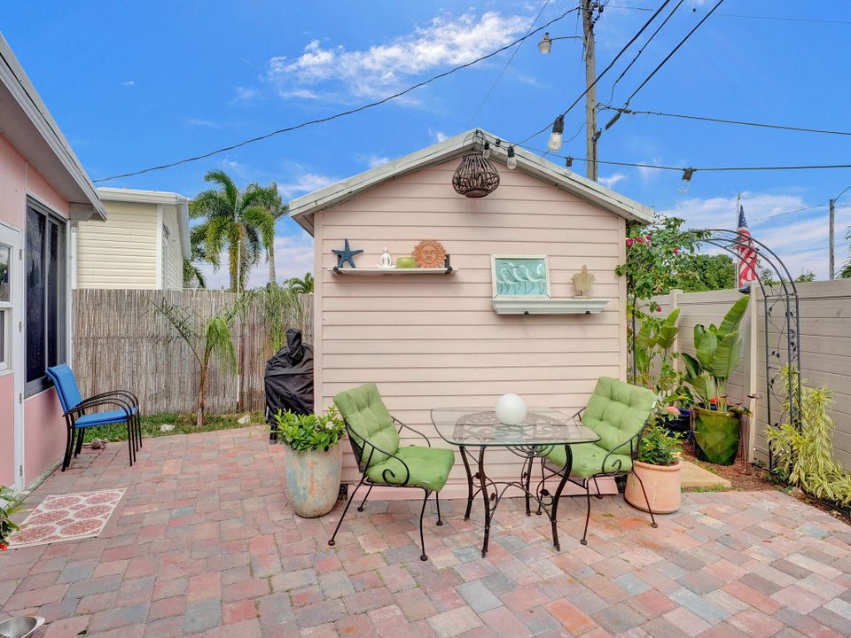 Active With Contract: $179,900 (2 beds, 2 baths, 840 Square Feet)