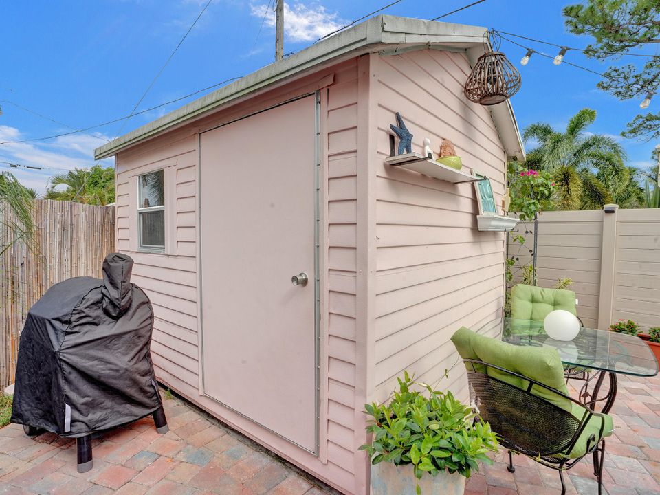 Active With Contract: $179,900 (2 beds, 2 baths, 840 Square Feet)