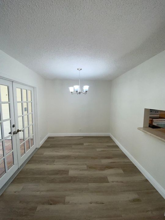 For Sale: $329,900 (2 beds, 2 baths, 1284 Square Feet)