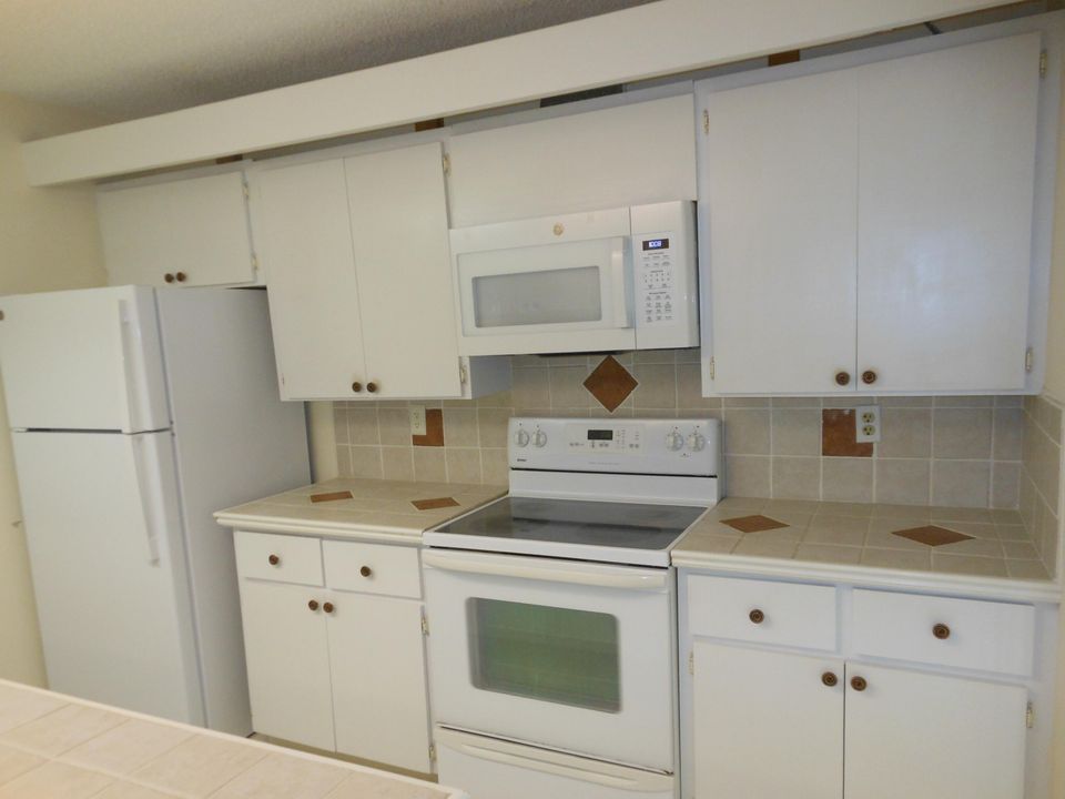 For Sale: $340,000 (2 beds, 2 baths, 1264 Square Feet)