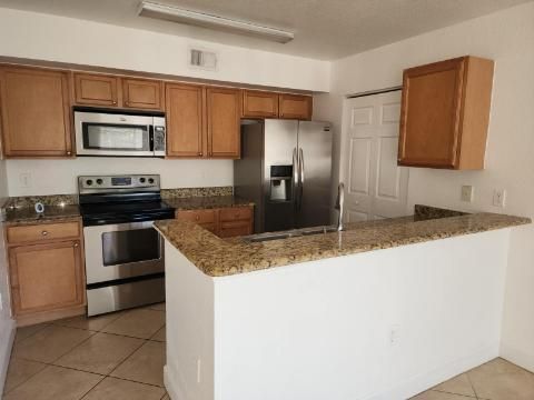 For Rent: $1,500 (1 beds, 1 baths, 868 Square Feet)